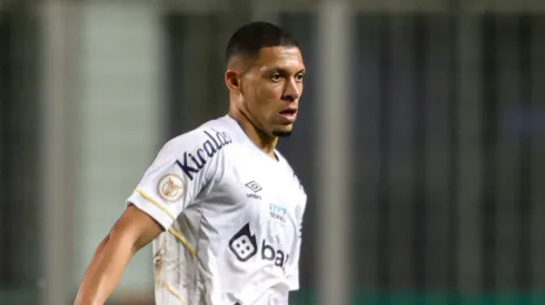 Alex Nascimento pode reforçar o Peixe