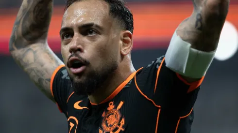 Maycon tem futuro indefinido.