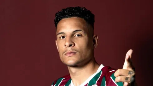 Arana durante as fotos de apresentação