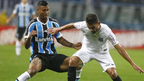 Thiago Maia (à direita), enfim, pode retornar ao Santos após nove anos