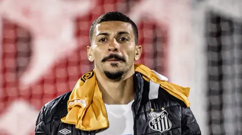 Alisson, ex-volante do Santos