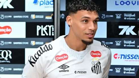 Victor Hugo, do Santos, entrou na mira do Atlético-MG para 2026 – Foto: Jota Erre/AGIF
