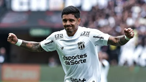 Galeano jogador do Ceará comemora seu gol durante partida contra o Corinthians. Foto: Fabio Giannelli/AGIF
