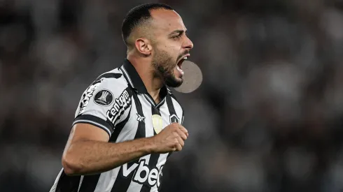 Arthur Cabral pelo Botafogo.