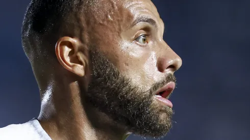 Guilherme, atacante do Santos em partida pelo campeonato brasileiro (Foto: Ricardo Moreira/Getty Images)