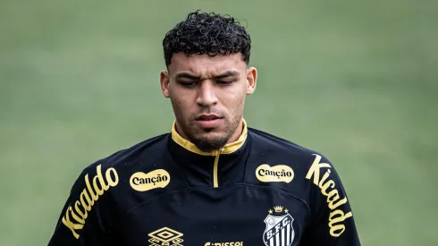 Victor Hugo treinando com o elenco santista já em 2026