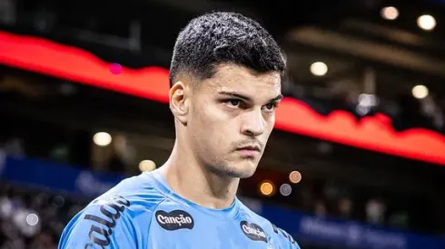 Brazão no Santos. Fotos: Raul Baretta/ Santos