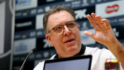 Marcelo Teixeira libera meia para o Galo.