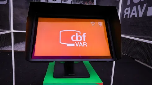 VAR no Brasileirão. Foto: Fabio Giannelli/AGIF