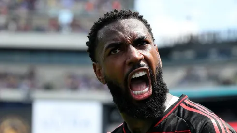 Gerson em campo com a camisa do CRF.