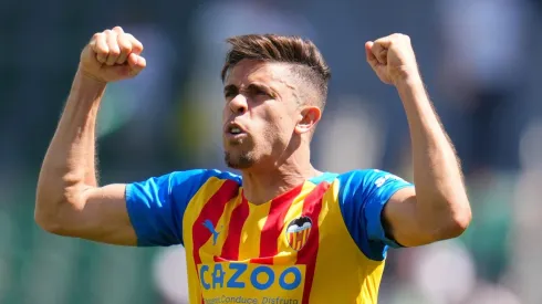 Gabriel Paulista acerta com o Corinthians