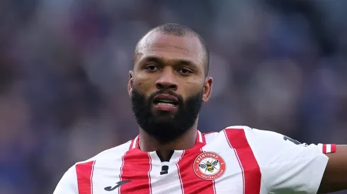 Igor Thiago, atacante do Brentford em partida pelo campeonato inglês (Foto: Alex Livesey/Getty Images)