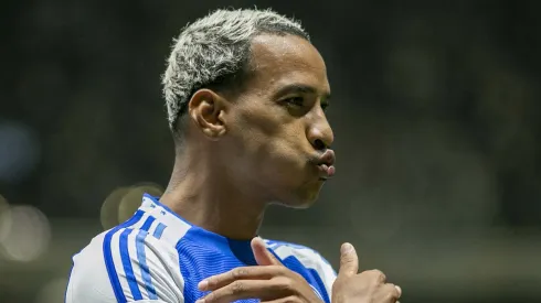 Matheus Pereira jogador do Cruzeiro comemora seu gol durante partida contra o Atletico-MG no estadio Arena MRV pelo campeonato Brasileiro A 2025. Foto: Fernando Moreno/AGIF