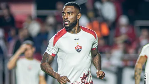 Ramon, lateral-esquerdo do Vitória em partida pelo campeonato brasileiro (Foto: Victor Ferreira / Vitória)