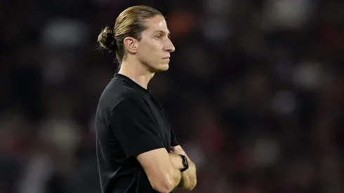 Filipe Luis, técnico do Flamengo, durante partida contra o Bragantino no estadio Maracana pelo campeonato Brasileiro A 2025. Foto: Alexandre Loureiro/AGIF