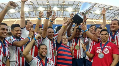 El equipo de artistas y leyendas de las Chivas celebró en Los Ángeles