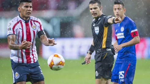 Carlos Salcido tenía casi un mes fuera de acción con la playera de Chivas