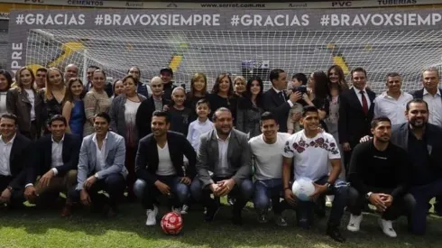 Omar Bravo se despidió rodeado de seres queridos en el Estadio Jalisco.