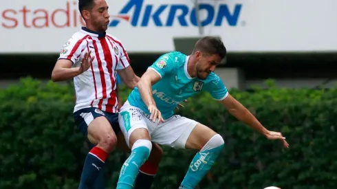 Hiram Mier enfrentando a Chivas en el Torneo Apertura. (Foto: Jam Media)