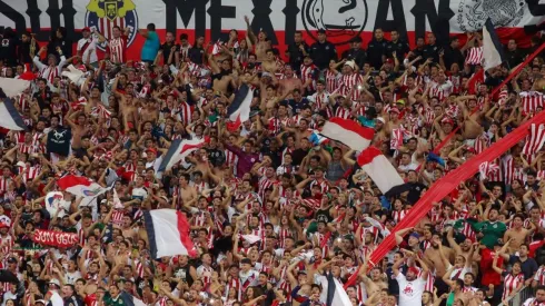 La afición de Chivas de Guadalajara durante la final de Concachampions. (Foto: Jam Media)