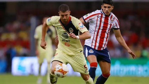 América y Chivas durante su duelo en la fase regular del Apertura. (Foto: Jam Media)