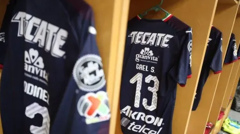 El nuevo uniforme se estrenó en Copa MX. (Foto: Chivas)