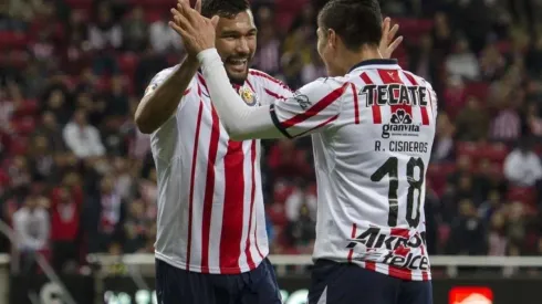 Ronaldo Cisneros anotó en los últimos 2 partidos de Chivas.