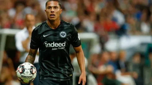Carlos Salcedo estuvo con el Eintrach Frankfurt de Alemania. (Foto: Getty Images)