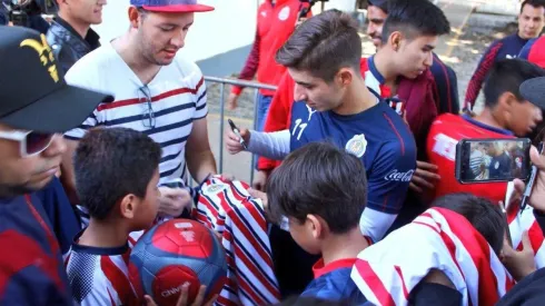 Chivas entrenó a puertas abiertas para sus aficionados.