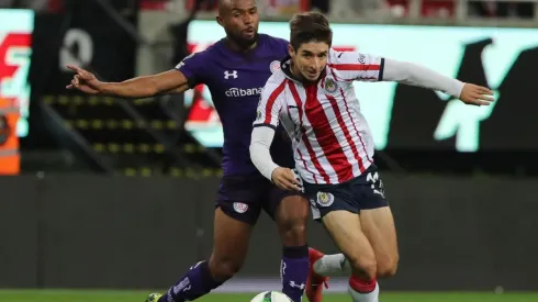 Isaac Brizuela destaca en la ofensiva de Chivas. (Foto: Getty Images)