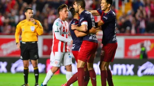 Chivas empató contra Necaxa en un partido de locos.