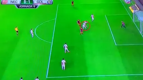 Un autogol de Ventura Alvarado le dio la ventaja a Chivas contra Necaxa