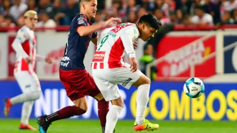 Mier lidera una zaga de Chivas que ha permitido cuatro goles en seis fechas