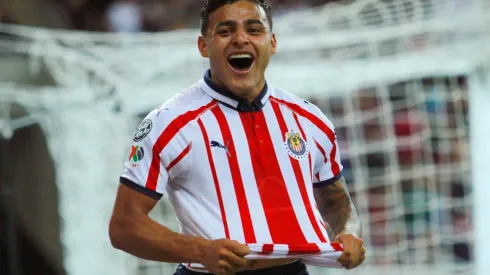El delantero regresó del micro-ciclo del Tri y anotó sus primeros goles con Chivas