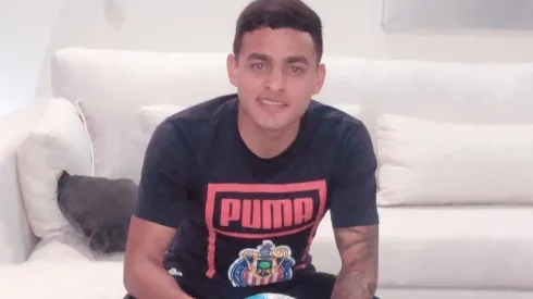 El goleador presume de su logro en el derby de Guadalajara