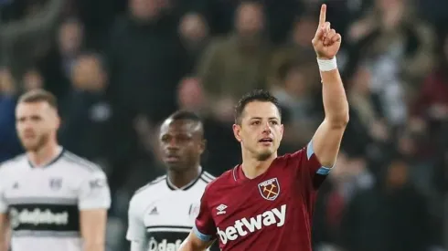 Chicharito celebra su anotación frente al Fulham.