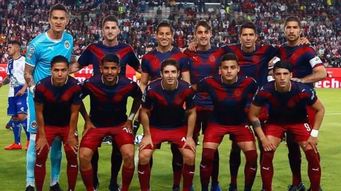 El once titular de Chivas frente a Pachuca.