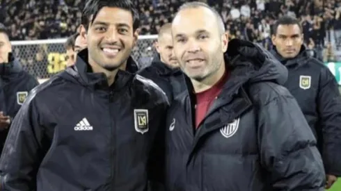 Vela quizás diga que no conoce a Messi, aunque lo enfrentó en España y se reencontró con Iniesta