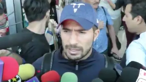 Jair Pereira hablando con los medios de comunicación.