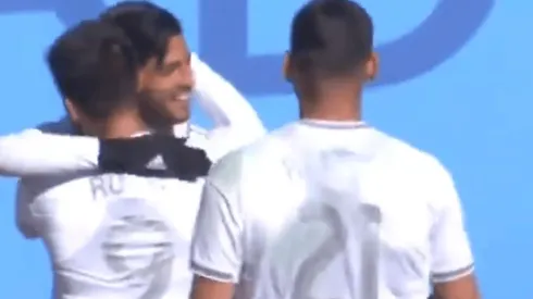 Vela festejó su primer gol del encuentro como si fuese un vuelacercas