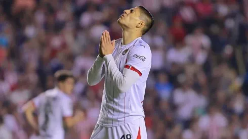 Rolando Cisneros lamentándose con Chivas.