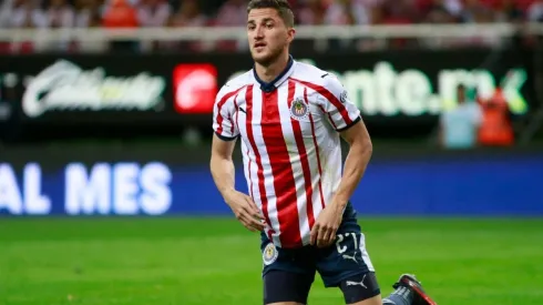 El defensor se juega a muerte por su técnico públicamente