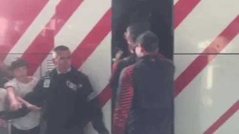 Los jugadores fueron apoyados desde su salida del hotel de concentración por decenas de aficionados rojiblancos