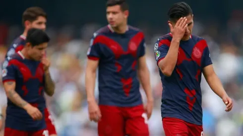 Plantel de Chivas terminado el duelo ante Pumas.