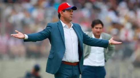 José Cardozo en su último partido como DT de Chivas.