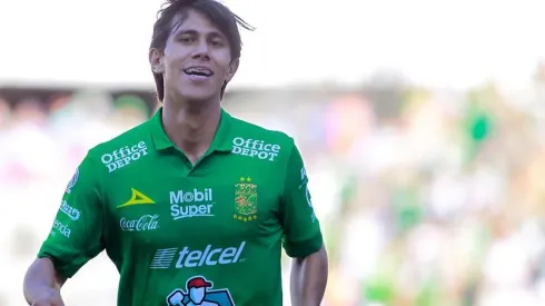 José Juan Macías con la playera de León.