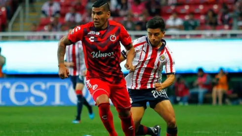 Carlos Salcido en el partido frente a Chivas.