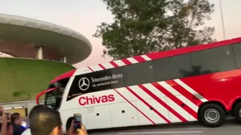 El Rebaño ingresó al recinto tapatío acompañado de decenas de seguidores