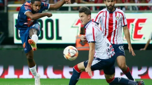 Chivas no pudo mantener la ventaja en la primera parte y cayó por quinta ocasión seguida