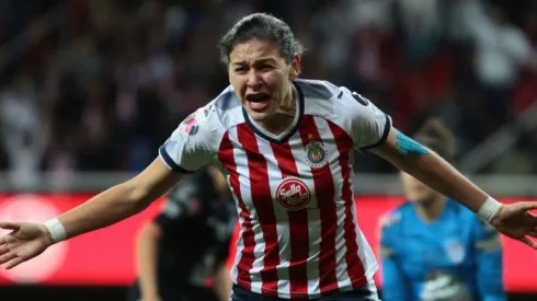 Brenda Viramontes celebrando su anotación.